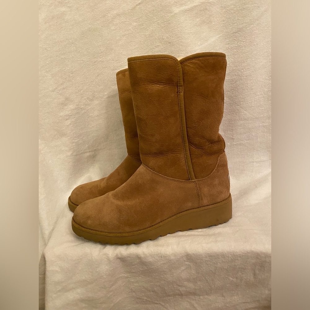 UGG Women’s Aime Chestnut Boots Size 8